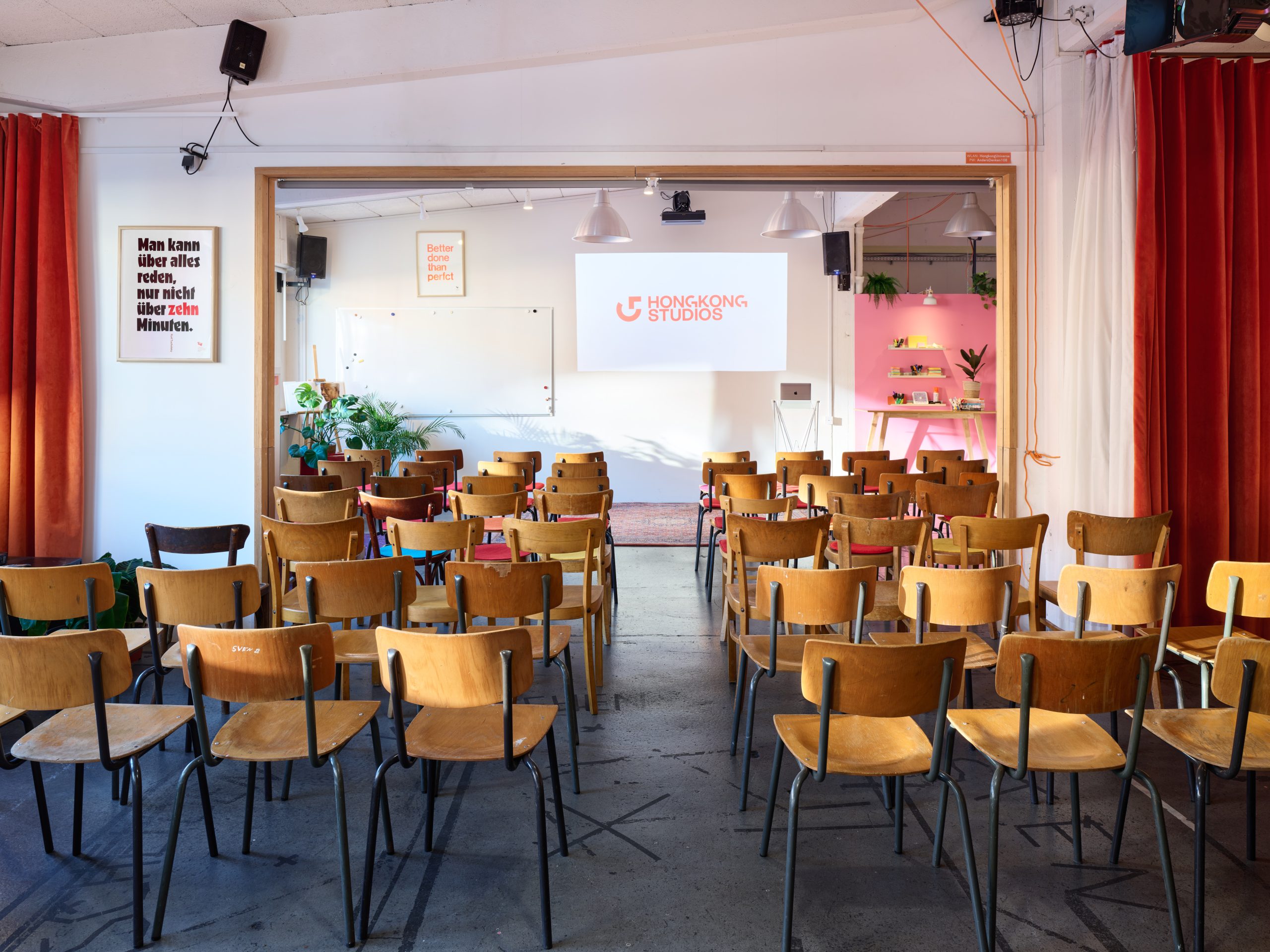 Theaterbestuhlung für 65 Personen im HONGKONG Studio, der kreativen Eventlocation in der HafenCity